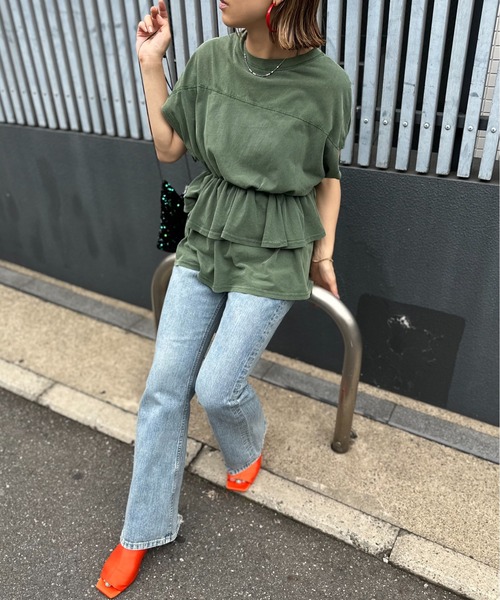 mi via loca(ミヴィアロカ)の「ピグメント フリルギャザー フレンチスリーブ ペプラムトップス(Tシャツ/カットソー・レディース・ベージュ/スミクロ/カーキ・FREE)」の3枚目の写真