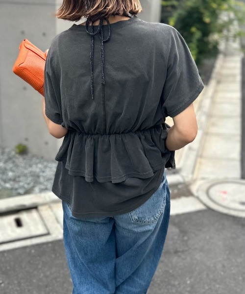 mi via loca(ミヴィアロカ)の「ピグメント フリルギャザー フレンチスリーブ ペプラムトップス(Tシャツ/カットソー・レディース・ベージュ/スミクロ/カーキ・FREE)」の6枚目の写真