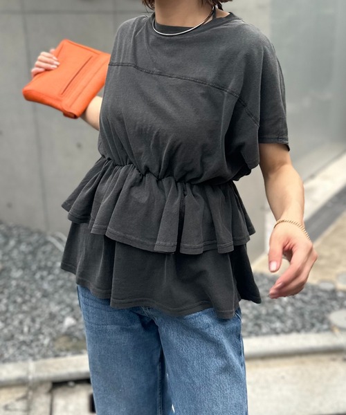 mi via loca(ミヴィアロカ)の「ピグメント フリルギャザー フレンチスリーブ ペプラムトップス(Tシャツ/カットソー・レディース・ベージュ/スミクロ/カーキ・FREE)」の7枚目の写真