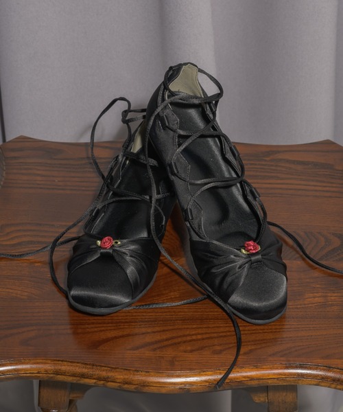 idem（イデム）の「lace up rose ballet shoes / バラモチーフバレエシューズ（パンプス・レディース・アイボリー/ブラック/レッド・SMALL/MEDIUM/LARGE）」の19枚目の写真