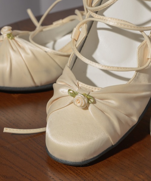 idem（イデム）の「lace up rose ballet shoes / バラモチーフバレエシューズ（パンプス・レディース・アイボリー/ブラック/レッド・SMALL/MEDIUM/LARGE）」の21枚目の写真