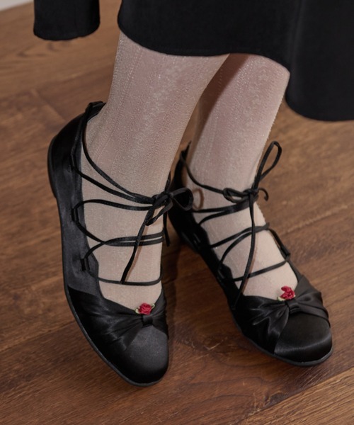 idem（イデム）の「lace up rose ballet shoes / バラモチーフバレエシューズ（パンプス・レディース・アイボリー/ブラック/レッド・SMALL/MEDIUM/LARGE）」の22枚目の写真