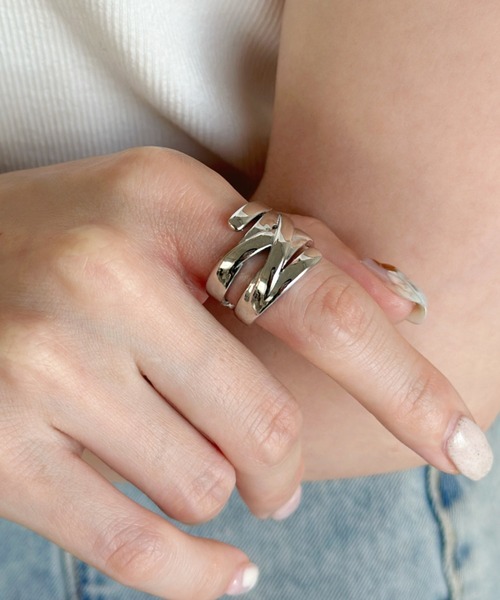 sowang(ソワン)の「ループデザインメタルリング-roop design metal ring-(リング・レディース・シルバー/ゴールド・11)」の2枚目の写真