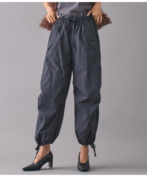 Settimissimo（セッティミッシモ）の「ナイロンワイドカーゴパラシュートパンツ（カーゴパンツ・レディース・グリーン/ブラック・FREE）」の3枚目の写真