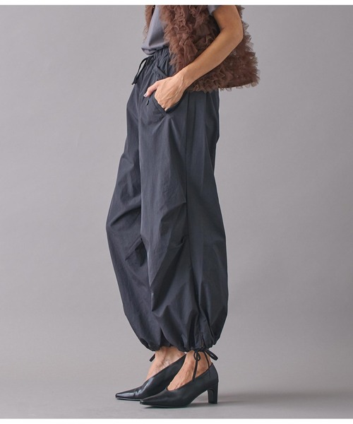 Settimissimo（セッティミッシモ）の「ナイロンワイドカーゴパラシュートパンツ（カーゴパンツ・レディース・グリーン/ブラック・FREE）」の4枚目の写真