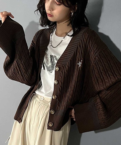 classicalelf（クラシカルエルフ）の「上品さとカジュアルさが魅力。ワイドスリーブ胸刺繍カレッジ風ラインニットカーディガン(長袖)（カーディガン/ボレロ・レディース・アイボリー/ブラック/ブラウン・LARGE/X-LARGE/SMALL/MEDIUM）」の9枚目の写真