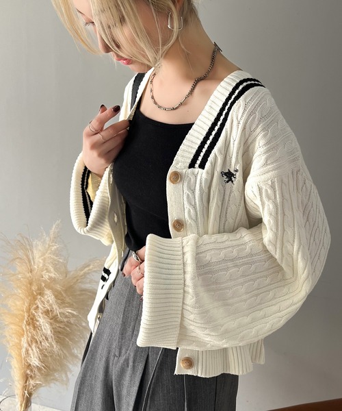 classicalelf（クラシカルエルフ）の「上品さとカジュアルさが魅力。ワイドスリーブ胸刺繍カレッジ風ラインニットカーディガン(長袖)（カーディガン/ボレロ・レディース・アイボリー/ブラック/ブラウン・LARGE/X-LARGE/SMALL/MEDIUM）」の16枚目の写真