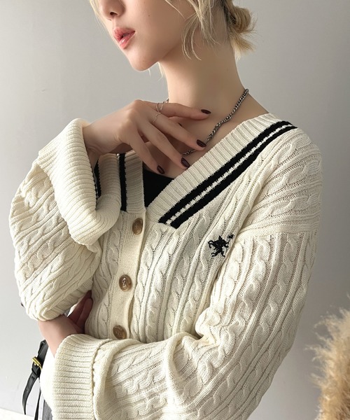 classicalelf（クラシカルエルフ）の「上品さとカジュアルさが魅力。ワイドスリーブ胸刺繍カレッジ風ラインニットカーディガン(長袖)（カーディガン/ボレロ・レディース・アイボリー/ブラック/ブラウン・LARGE/X-LARGE/SMALL/MEDIUM）」の15枚目の写真