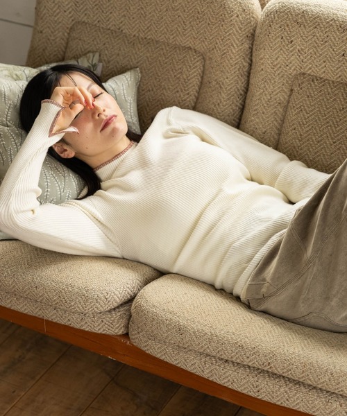 niko and...（ニコアンド）の「配色ステッチリブニットプルオーバー（ニット/セーター・レディース・オフホワイト/ライトグリーン/ブラック/ホワイト/ネイビー/チャコール/グレー・LARGE/MEDIUM）」の2枚目の写真