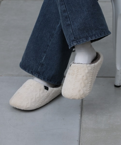 COLONY 2139（コロニートゥーワンスリーナイン）の「型押しマイクロルームシューズ（ルームシューズ/スリッパ・レディース・イエロー/モカ/サックスブルー/アイボリー・FREE）」の3枚目の写真