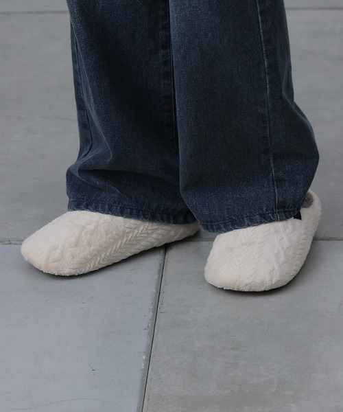 COLONY 2139（コロニートゥーワンスリーナイン）の「型押しマイクロルームシューズ（ルームシューズ/スリッパ・レディース・イエロー/モカ/サックスブルー/アイボリー・FREE）」の11枚目の写真