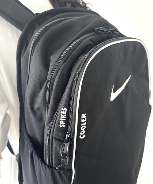 NIKE（ナイキ）の「Nike(ナイキ)/大容量 27L収納 A4・15インチ対応 ナイキ トラック バックパック リュック（バックパック/リュック・レディース・ブラック・FREE）」の6枚目の写真