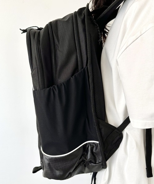 NIKE（ナイキ）の「Nike(ナイキ)/大容量 27L収納 A4・15インチ対応 ナイキ トラック バックパック リュック（バックパック/リュック・レディース・ブラック・FREE）」の10枚目の写真