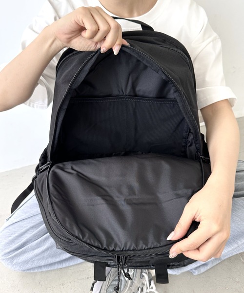 NIKE（ナイキ）の「Nike(ナイキ)/大容量 27L収納 A4・15インチ対応 ナイキ トラック バックパック リュック（バックパック/リュック・レディース・ブラック・FREE）」の14枚目の写真