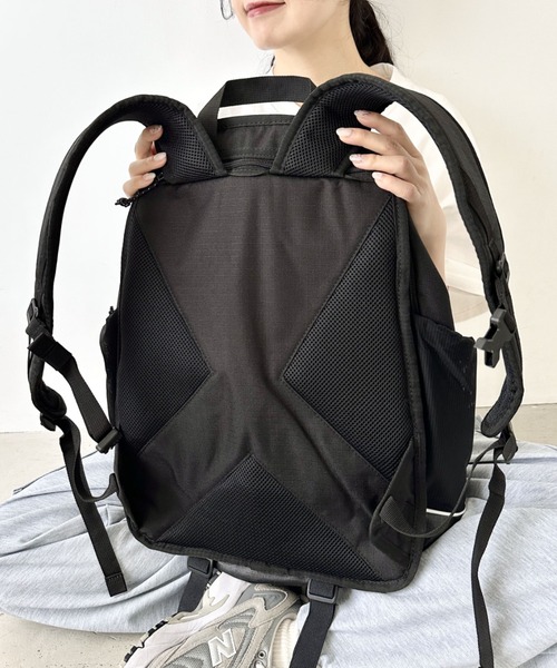 NIKE（ナイキ）の「Nike(ナイキ)/大容量 27L収納 A4・15インチ対応 ナイキ トラック バックパック リュック（バックパック/リュック・レディース・ブラック・FREE）」の16枚目の写真