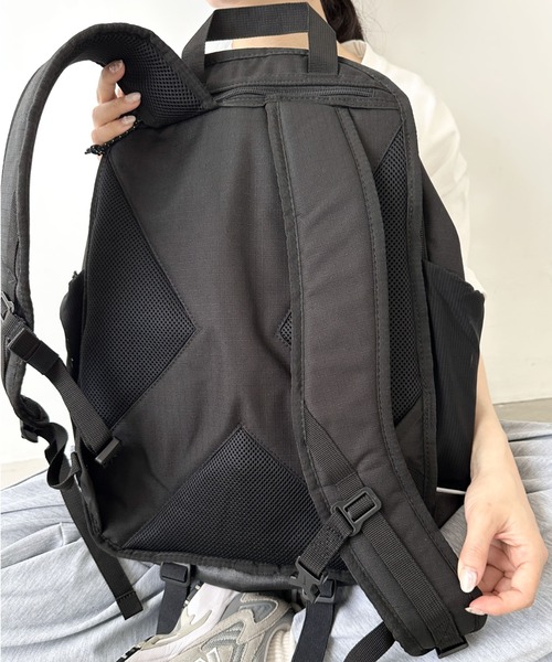 NIKE（ナイキ）の「Nike(ナイキ)/大容量 27L収納 A4・15インチ対応 ナイキ トラック バックパック リュック（バックパック/リュック・レディース・ブラック・FREE）」の17枚目の写真