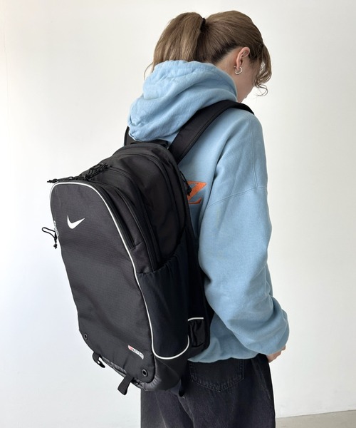 NIKE（ナイキ）の「Nike(ナイキ)/大容量 27L収納 A4・15インチ対応 ナイキ トラック バックパック リュック（バックパック/リュック・レディース・ブラック・FREE）」の20枚目の写真