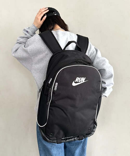 NIKE(ナイキ)の「Nike(ナイキ)/大容量 27L収納 A4・15インチ対応 ナイキ トラック バックパック リュック(バックパック/リュック・レディース・ブラック・FREE)」の14枚目の写真