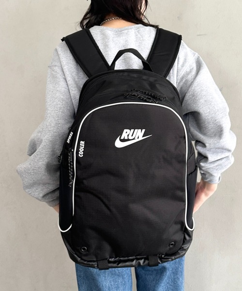 NIKE(ナイキ)の「Nike(ナイキ)/大容量 27L収納 A4・15インチ対応 ナイキ トラック バックパック リュック(バックパック/リュック・レディース・ブラック・FREE)」の21枚目の写真