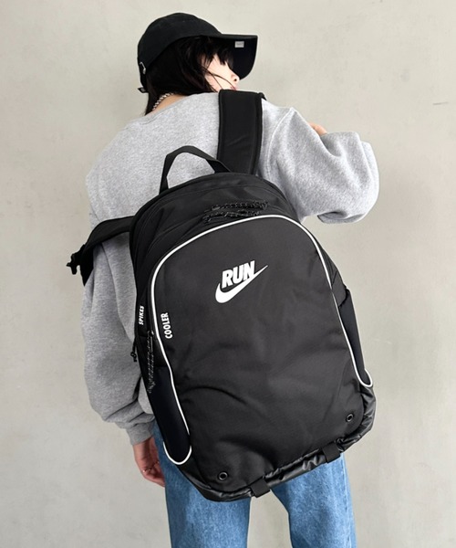 NIKE(ナイキ)の「Nike(ナイキ)/大容量 27L収納 A4・15インチ対応 ナイキ トラック バックパック リュック(バックパック/リュック・レディース・ブラック・FREE)」の15枚目の写真