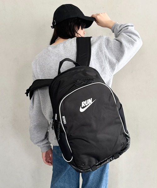 NIKE(ナイキ)の「Nike(ナイキ)/大容量 27L収納 A4・15インチ対応 ナイキ トラック バックパック リュック(バックパック/リュック・レディース・ブラック・FREE)」の16枚目の写真