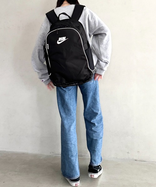 NIKE(ナイキ)の「Nike(ナイキ)/大容量 27L収納 A4・15インチ対応 ナイキ トラック バックパック リュック(バックパック/リュック・レディース・ブラック・FREE)」の17枚目の写真