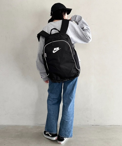 NIKE(ナイキ)の「Nike(ナイキ)/大容量 27L収納 A4・15インチ対応 ナイキ トラック バックパック リュック(バックパック/リュック・レディース・ブラック・FREE)」の18枚目の写真