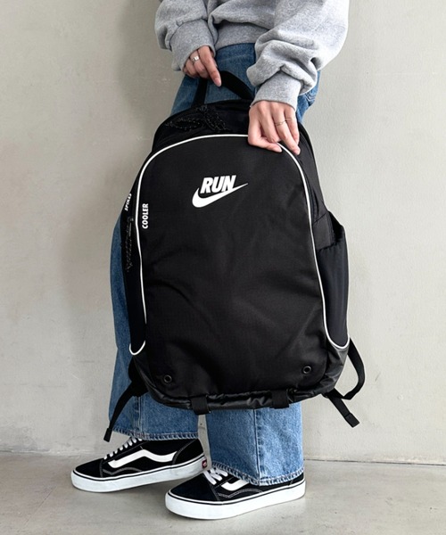 NIKE(ナイキ)の「Nike(ナイキ)/大容量 27L収納 A4・15インチ対応 ナイキ トラック バックパック リュック(バックパック/リュック・レディース・ブラック・FREE)」の19枚目の写真