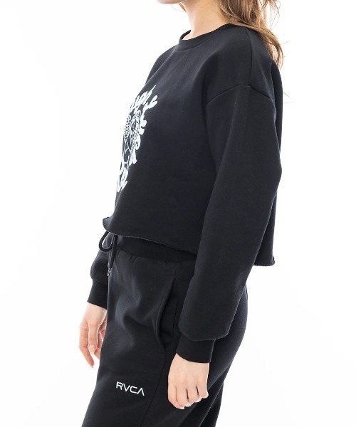 RVCA(ルーカ)の「RVCA レディース TOUGH LUCK CROPPED C トレーナー/ルーカセットアップ対応ショート丈プリントクルーネックトレーナー(スウェット・レディース・ブラック/ラベンダー/アイボリー・MEDIUM/SMALL)」の6枚目の写真