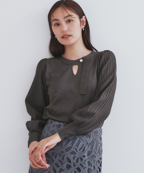 index(インデックス)の「◆前後2way プリーツスリーブニット【洗濯機洗い可/抗ピル】(ニット/セーター・レディース・ボルドー/オフホワイト/チャコールグレー/ブルーグリーン・34/36/38/40/42)」の1枚目の写真