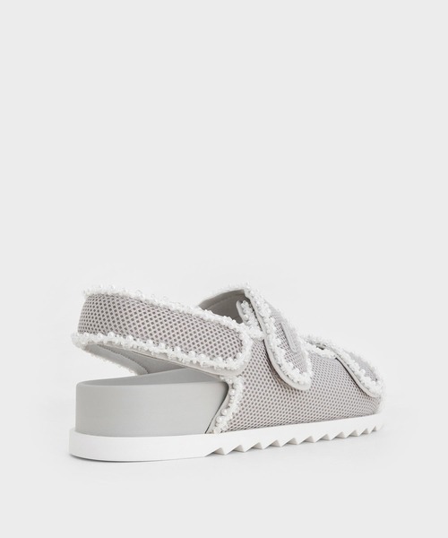CHARLES & KEITH(チャールズ & キース)の「パールエンベリシュッド フラットフォームサンダル(サンダル・レディース・シルバー/ブラック系その他2・23cm/22.5cm/25.5cm/25cm/24.5cm/23.5cm)」の11枚目の写真