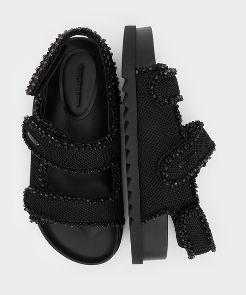 CHARLES & KEITH(チャールズ & キース)の「パールエンベリシュッド フラットフォームサンダル(サンダル・レディース・シルバー/ブラック系その他2・23cm/22.5cm/25.5cm/25cm/24.5cm/23.5cm)」の4枚目の写真