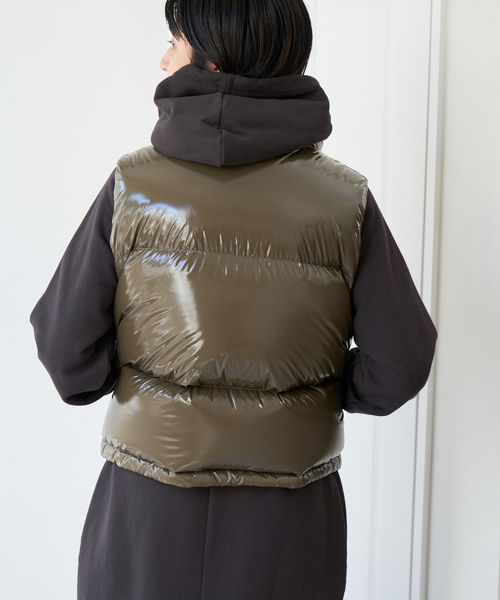 Spick & Span（スピックアンドスパン）の「グロッシーダウンベスト