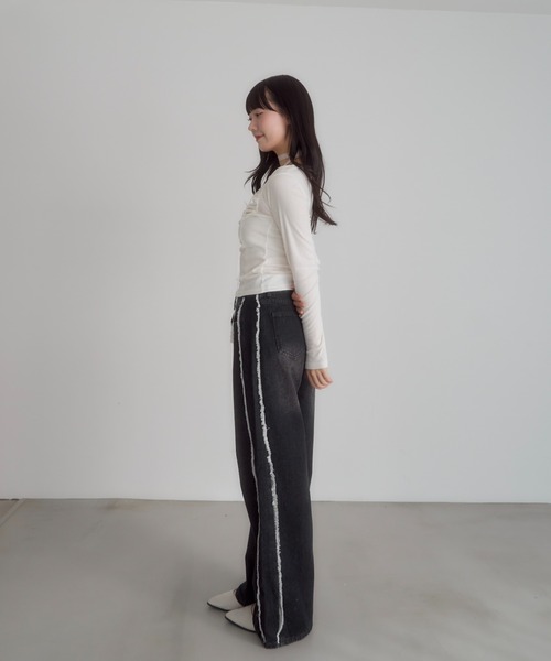 mellowneon(メロウネオン)の「サイドラインウォッシュデニムパンツ(デニムパンツ・レディース・ダークブルー/ブルー・FREE)」の11枚目の写真