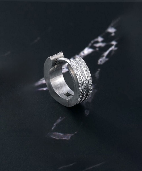SBG（エスビー）の「SBG グリッターダブルラインピアス 片耳（ピアス（片耳用）・メンズ・ブラック/シルバー/ゴールド・FREE）」の3枚目の写真