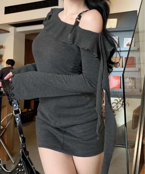 kirakiraShop(キラキラショップ)の「肩ベルト オフショルダー ニット トップス(ニット/セーター・レディース・ベージュ/チャコール/ホワイト・FREE)」の15枚目の写真