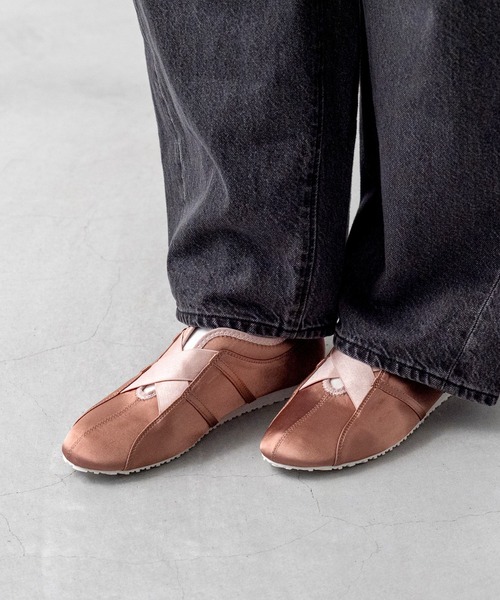 menue(メヌエ)の「クロスベルト バレエ スニーカー(スニーカー・レディース・ピンク/シルバー/ブラック・3L/LL/L/M/S/SS)」の2枚目の写真