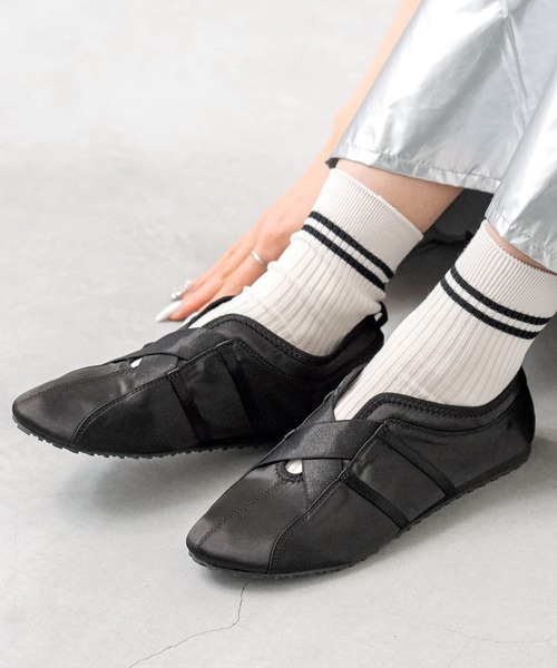 menue(メヌエ)の「クロスベルト バレエ スニーカー(スニーカー・レディース・ピンク/シルバー/ブラック・3L/LL/L/M/S/SS)」の1枚目の写真