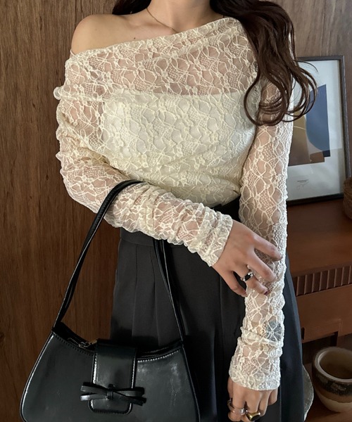 efill(エフィル)の「オフショル レース ブラウス / カットソー 【大人気商品で再販決定♪】(Tシャツ/カットソー・レディース・アイボリー・FREE)」の2枚目の写真