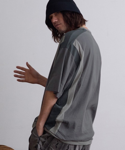 EGO TRIPPING(エゴトリッピング)の「mt9497- TURV ストレッチTシャツ(Tシャツ/カットソー・メンズ・ホワイト/ブラック/チャコール・46/48)」の3枚目の写真