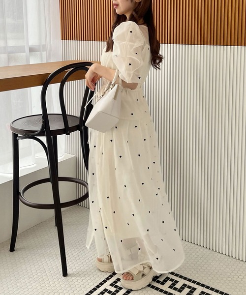 OLIVE des OLIVE（オリーブデオリーブ）の「ハート刺繍ワンピース（ワンピース・レディース・ブラック/ピンク/オフホワイト/サックスブルー/イエロー・FREE）」の16枚目の写真