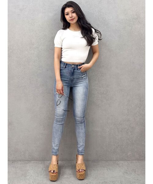 GYDA(ジェイダ)の「H/W GD embossダメージスキニーデニムパンツ(デニムパンツ・レディース・ライトブルー/ブルー・MEDIUM/SMALL/X-SMALL)」の11枚目の写真