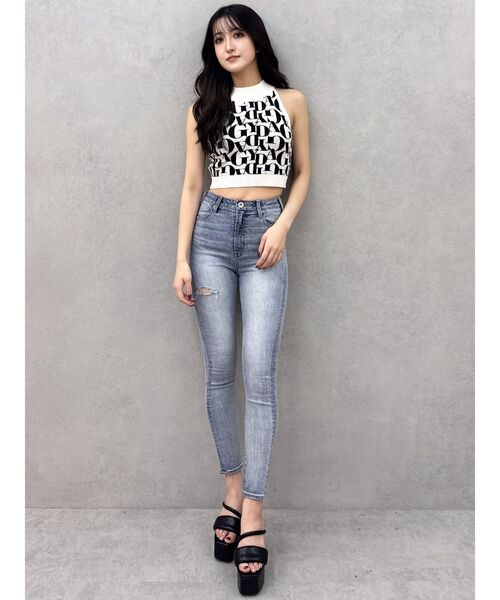 GYDA(ジェイダ)の「H/W GD embossダメージスキニーデニムパンツ(デニムパンツ・レディース・ライトブルー/ブルー・MEDIUM/SMALL/X-SMALL)」の18枚目の写真