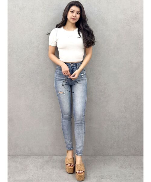 GYDA(ジェイダ)の「H/W GD embossダメージスキニーデニムパンツ(デニムパンツ・レディース・ライトブルー/ブルー・MEDIUM/SMALL/X-SMALL)」の21枚目の写真