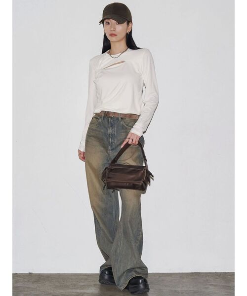 VEQUM（VEQUM）の「【VEQUM】TWIST CUTTING TOPS（Tシャツ/カットソー・レディース・ブラック/ホワイト・FREE）」の8枚目の写真