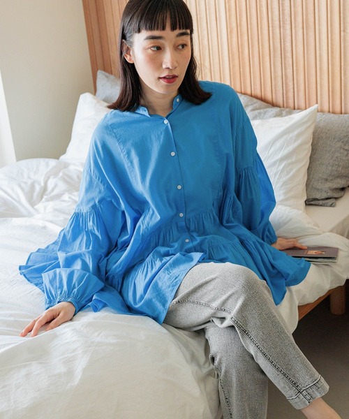 niko and...(ニコアンド)の「プレミアムローンティアードブラウス(シャツ/ブラウス・レディース・ブルー/ホワイト/ラベンダー/チャコール・MEDIUM/LARGE)」の4枚目の写真