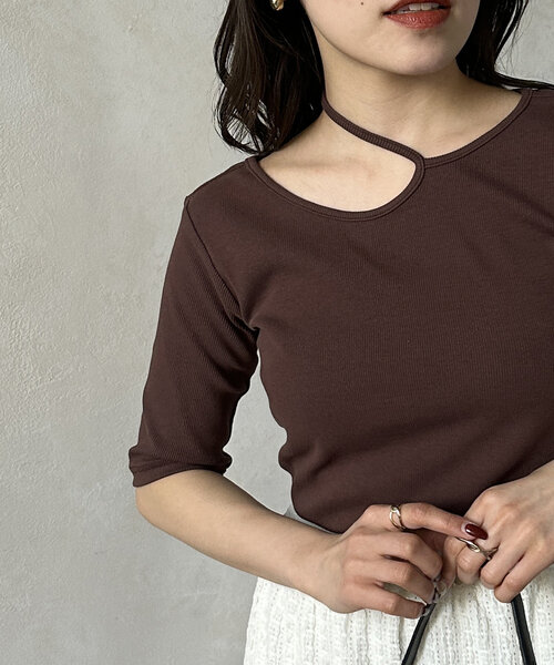 Thevon(ゼボン)の「変形ホルターネック5分袖リブプルオーバー(Tシャツ/カットソー・レディース・ブラウン/ブラック/オリーブ/オフホワイト・FREE)」の4枚目の写真