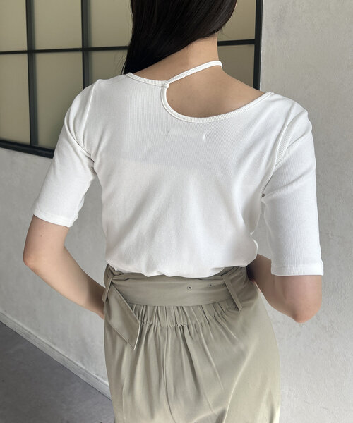Thevon(ゼボン)の「変形ホルターネック5分袖リブプルオーバー(Tシャツ/カットソー・レディース・ブラウン/ブラック/オリーブ/オフホワイト・FREE)」の7枚目の写真