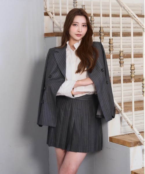 Meline M(メリンエム)の「Timeless Modern Stripe Jacket タイムレスモダンストライプジャケット(テーラードジャケット・レディース・グレー・FREE)」の3枚目の写真