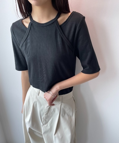 AIC.(エーアイシー)の「ホルターレイヤードリブトップス(Tシャツ/カットソー・レディース・アイボリー/ブラック・FREE)」の4枚目の写真